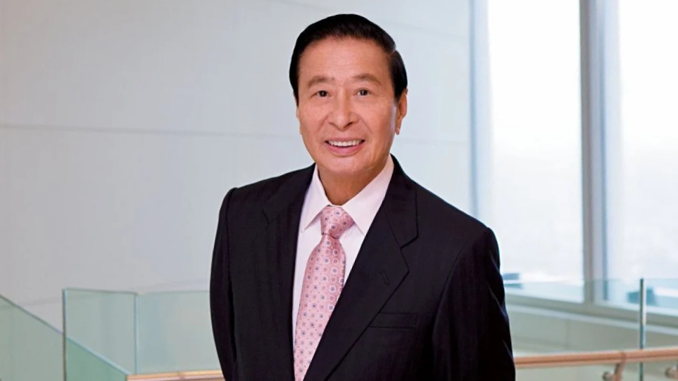 Billionaire real estate titan dies