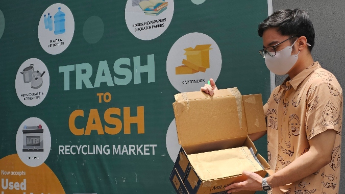 SM Supermalls’ ‘Trash to Cash’ initiative empowers communities to build a waste-free future