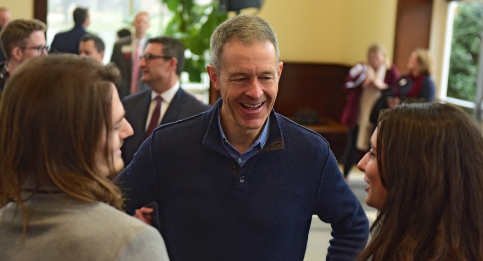 Apple’s Longtime COO Quits Just in Time to Avoid Whatever’s Coming Next