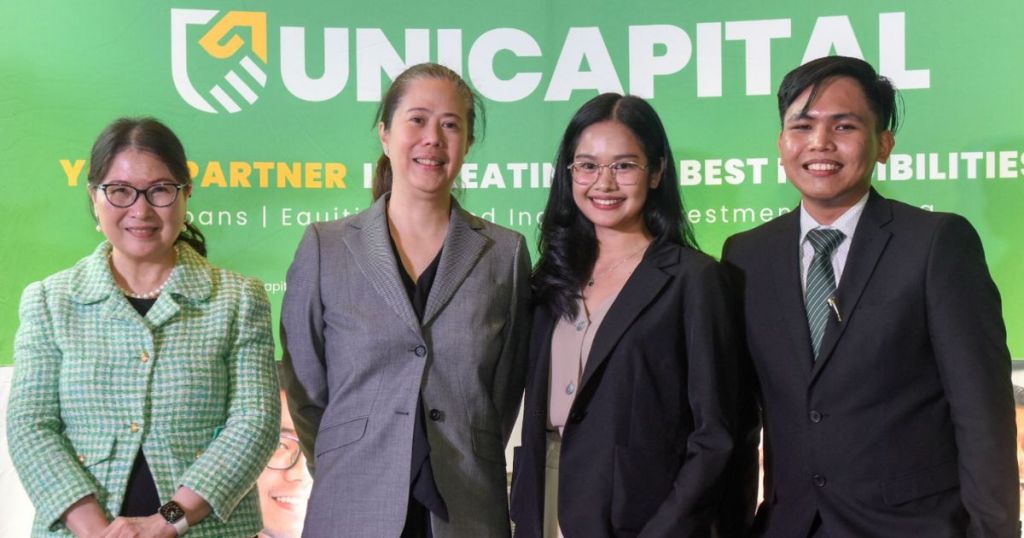 Group photo of four professionals posing in front of a green backdrop featuring the Unicapital logo and tagline.