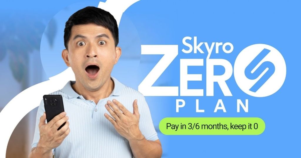 A surprised man holding a smartphone, promoting the Skyro Zero Plan, which allows customers to pay loans in 3 or 6 months with zero interest.