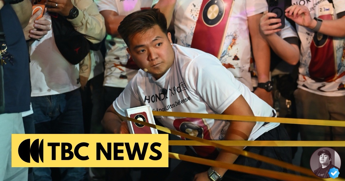 This smartphone launch turned into a full-blown online spectacle