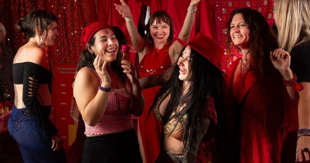 jenevieve hexxx teaching tantric yoga