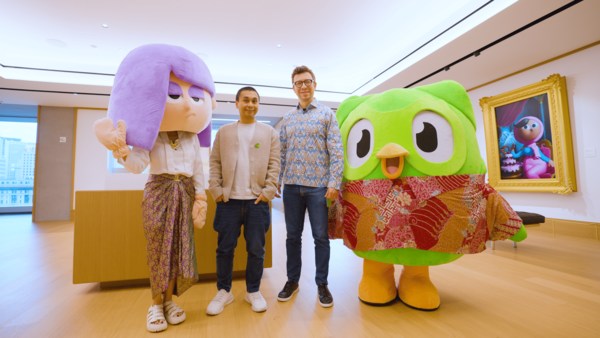 CEO and co-founder Duolingo, Luis von Ahn, berbincang dengan kreator Indonesia Raditya Dika di kantor Duolingo di New York City September 2026